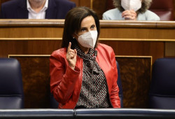 Robles, fuera de si ante lo que tiene que tragar  rechaza "lecciones" del PP de defensa del CNI