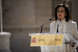 Robles precisa que Espa&ntilde;a enviar&aacute; los seis primeros `Leopard` a Ucrania la segunda quincena de abril
