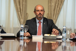 Roll&aacute;n, Presidente del Senado, defiende " pide al PNV que d&eacute; "una pensada" a su posici&oacute;n de apoyar a S&aacute;nchez