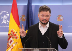 Rufi&aacute;n cree que Podemos est&aacute; tragando "demasiados sapos" y le pide pensar si son m&aacute;s &uacute;tiles fuera o dentro del Gobierno