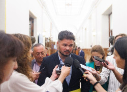 Rufi&aacute;n ve contradictorio enviar tropas a Ucrania, que no est&aacute; en la OTAN, y no a Groenlandia y pide m&aacute;s diplomacia
