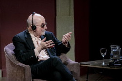 Salman Rushdie, tras la muerte de Raisi: "Lo &uacute;nico que s&eacute; de Ir&aacute;n es que intentaron matarme"