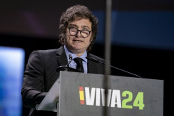 Sanchez acude a la Uni&oacute;n Europea para que le defienda del presidente de Argentina, Javier Milei,  por llamar corrupta a su  mujer  
