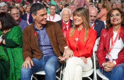 S&aacute;nchez asiste con Bego&ntilde;a G&oacute;mez a la `premier` de la &uacute;ltima pel&iacute;cula de Amen&aacute;bar en los cines Callao (Madrid)