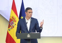 S&aacute;nchez asume que las encuestas le dan perdedor y la ciudadan&iacute;a pide el cambio
