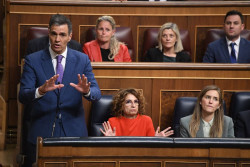 S&aacute;nchez avisa al PP que la filtraci&oacute;n de sus whatsapps es "delito" y Feij&oacute;o le acusa de tener "miedo" a &Aacute;balos: "V&aacute;yase"
