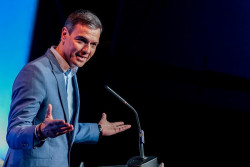 S&aacute;nchez cada d&iacute;a m&aacute;s nervioso por su ca&iacute;da entre "la gente" carga contra el PP 