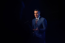 S&aacute;nchez convencido que seguir&aacute; gobernando con los comunistas e independentistas y admite que el PSOE necesita renovaci&oacute;n a nivel auton&oacute;mico