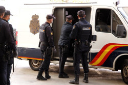 S&aacute;nchez  crear&aacute; una oficina para vigilar a las FFSS, polic&iacute;a nacional y guardia civil por los casos de malos tratos infligidos  por parte de las fuerzas de seguridad