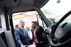 S&aacute;nchez da la impresi&oacute;n que no se toma en serio  la nueva imputaci&oacute;n de Peinado a su mujer por intrusismo y apropiaci&oacute;n indebida
