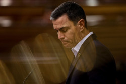 S&aacute;nchez defiende los impuestos para pagar el estado de bienestar, dice, 22 ministros, miles de asesores, sueldazos, subvenciones a go go etc.