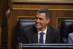 S&aacute;nchez dice a Abascal que est&aacute; en pol&iacute;tica "por la pasta", prefiere dinero h&uacute;ngaro y su curr&iacute;culum cabe en un post-it