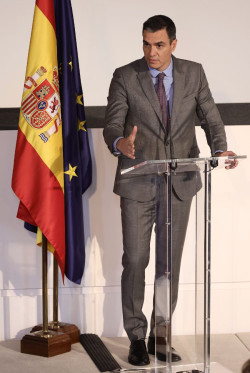 S&aacute;nchez dice que el independentismo es una "teor&iacute;a pol&iacute;tica" del siglo XIX y rechaza los refer&eacute;ndums porque dividen