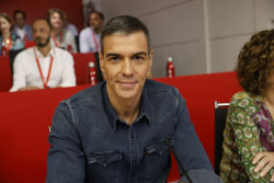 S&aacute;nchez dice que sigue por  "responsabilidad",se cree insustituible y el PSOE es m&aacute;s que Sanchez