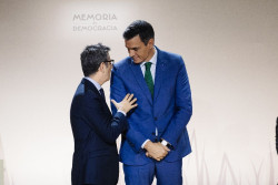 S&aacute;nchez forma un Gobierno 22 ministerios, que no van a tener trabajo  y sit&uacute;a a Bola&ntilde;os como hombre fuerte