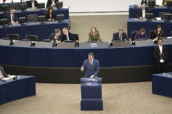 S&aacute;nchez insta a Puigdemont a seguir las v&iacute;as de la pol&iacute;tica y la Constituci&oacute;n: "Est&aacute; en nuestras manos lograrlo"