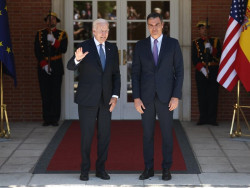 S&aacute;nchez levita despu&eacute;s de su minuto de gloria con Biden no se incluye a Ceuta y Melilla bajo el paraguas de la OTAN y sigue en ca&iacute;da libre en Espa&ntilde;a