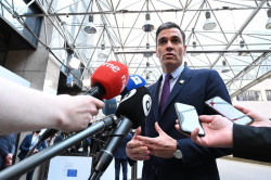 S&aacute;nchez muy enfadado sale de la sala de las negociaciones por filtrarse en redes la posici&oacute;n de los europeos a que le resuelvan su problema  "domestico" del precio de la energ&iacute;a