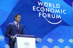 S&aacute;nchez no dice si los  comunistas, Garz&oacute;n y otros, aprobar&aacute;n  la adhesi&oacute;n de Suecia y Finlandia a la OTAN  o tendr&aacute; que ped&iacute;rselo al PP