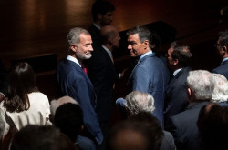S&aacute;nchez no reconoce como Rey a Juan Carlos y dice que  viaja a t&iacute;tulo personal al funeral de la Reina Isabel II