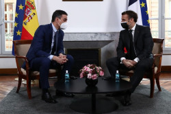 S&aacute;nchez pide ante Macron que la Comisi&oacute;n plantee una "respuesta equilibrada" para contener el gas