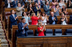 S&aacute;nchez preocupado por el ambiente en la calle crispado contra el re&uacute;ne el lunes a los parlamentarios socialistas en el Congreso 