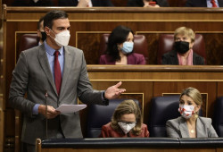 S&aacute;nchez rectifica presionado por el clamor ciudadano y Europa a pesar de la negativa de los ministros comunistas y  Espa&ntilde;a entregar&aacute; material militar ofensivo a la "resistencia ucraniana"