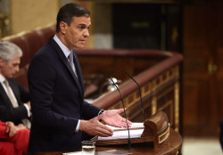 S&aacute;nchez se instala en el mundo Yupi  e impone impuestos  a la banca y a las energ&eacute;ticas para recaudar 7.000 millones para seguir despilfarrando 