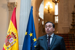 S&aacute;nchez sigue en su  desaf&iacute;o con  Israel con el Consulado en Jerusal&eacute;n y el "bocas" de Albares dice que de momento no habr&aacute; sanciones contra Israel