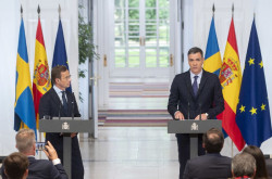 S&aacute;nchez tacha de bulo que quiera irse a la OTAN y critica que no se dedique el mismo espacio ahora a desmentirlo
