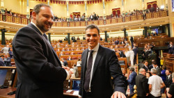 Sánchez tira un huesuco a la revoltosa oposición