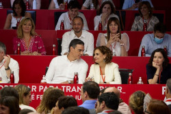 S&aacute;nchez triunfalista con los suyos y de los ciudadanos y sus penurias, luz, gasolina, precios y el largo etc dos l&iacute;neas