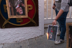 S&aacute;nchez, ultraizquierda, comunistas, ex terroristas e independentistas quieren  despenalizar las injurias al Rey y el ultraje a la bandera,