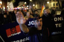 S&aacute;nchez va a sancionar a los ciudadanos que se concentraron  por el 20N gracias a la Ley de la Memoria de sanchistas, independentistas,comunistas 