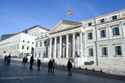 S&aacute;nchez y sus socios aprueban en comisi&oacute;n la Ley de Paridad, con el apoyo de todos los partidos menos PP y Vox
