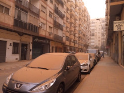 Sanidad, cuando casi ha pasado, aconseja a la poblaci&oacute;n reducir la actividad al aire libre por la mala calidad del aire ocasionada por la calima