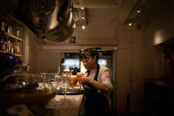 Sanidad niega que vaya a obligar a bares y restaurantes a eliminar el vino o la cerveza de sus men&uacute;s