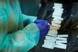 Sanidad notifica 74.368 nuevos casos de coronavirus, 183 muertes y la incidencia se sit&uacute;a en 2.421
