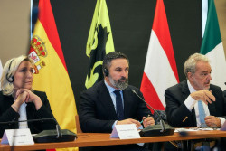 Santiago Abascal, elegido presidente de Patriots, formaci&oacute;n que integran tambi&eacute;n los partidos de Orban y Le Pen