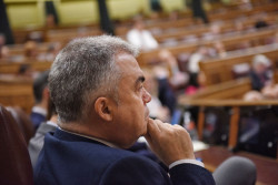 Santos Cerd&aacute;n formaliza su renuncia al esca&ntilde;o de diputado del PSOE en el Congreso