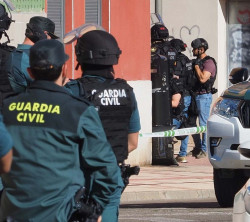 Se entrega el hombre atrincherado en Santovenia (Valladolid) tras m&aacute;s de 13 horas
