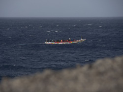Siguen llegando migrantes a Espa&ntilde;a  a miles y S&aacute;nchez oculto  