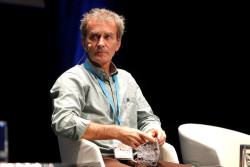  Sim&oacute;n,sermoneando,apunta que la tercera dosis "quiz&aacute; no sea necesaria para todos los grupos poblacionales"