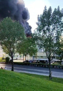Sofocado el incendio en la cubierta de la Facultad de Ciencias que ha obligado a desalojarla sin que haya heridos