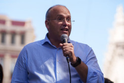 Tellado asegura que S&aacute;nchez est&aacute; "ocupado en los juzgados" frente a un PP que trabaja "al servicio de los espa&ntilde;oles"