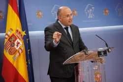 Tellado carga contra S&aacute;nchez por su "ambici&oacute;n desmedida" y remarca que su mujer "est&aacute; en el banquillo"