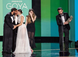 Termina una fiesta sin presentadores, con reivindicaciones pol&iacute;ticas y por las mujeres, y esp&iacute;ritu `berlanguiano`