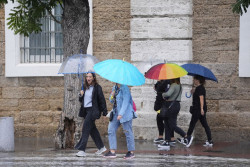 Tormentas y lluvias de hasta 60 l/m2 activan este s&aacute;bado los avisos en seis provincias del este de la Pen&iacute;nsula