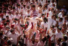Un chupinazo multitudinario da inicio a los Sanfermines de 2026.