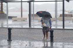 Un frente atl&aacute;ntico cubrir&aacute; este domingo la Pen&iacute;nsula de nubes y activar&aacute; alertas por tormenta en Galicia